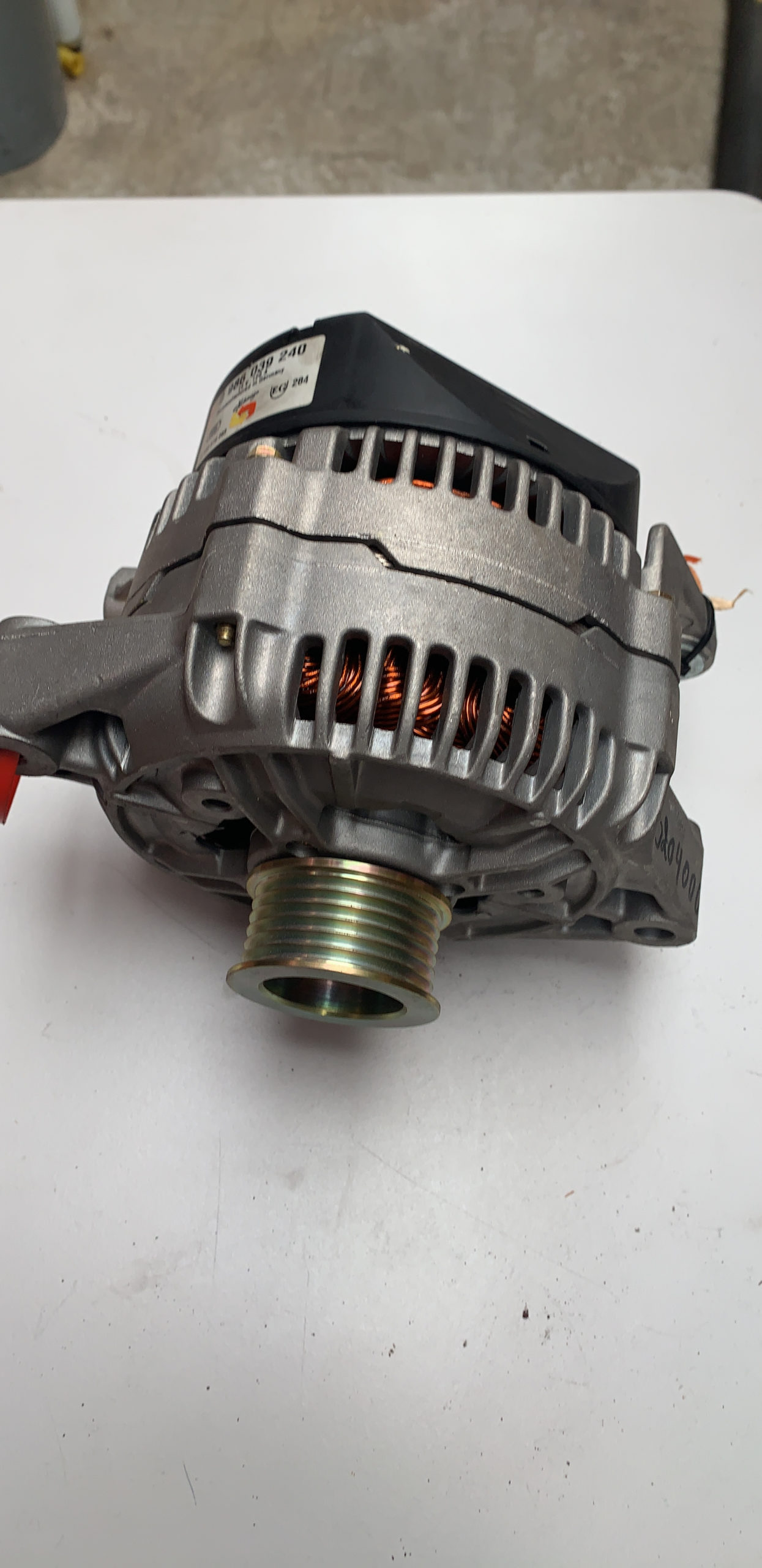 Alternator Dynamo lichtmaschine Bosch 0986039240
