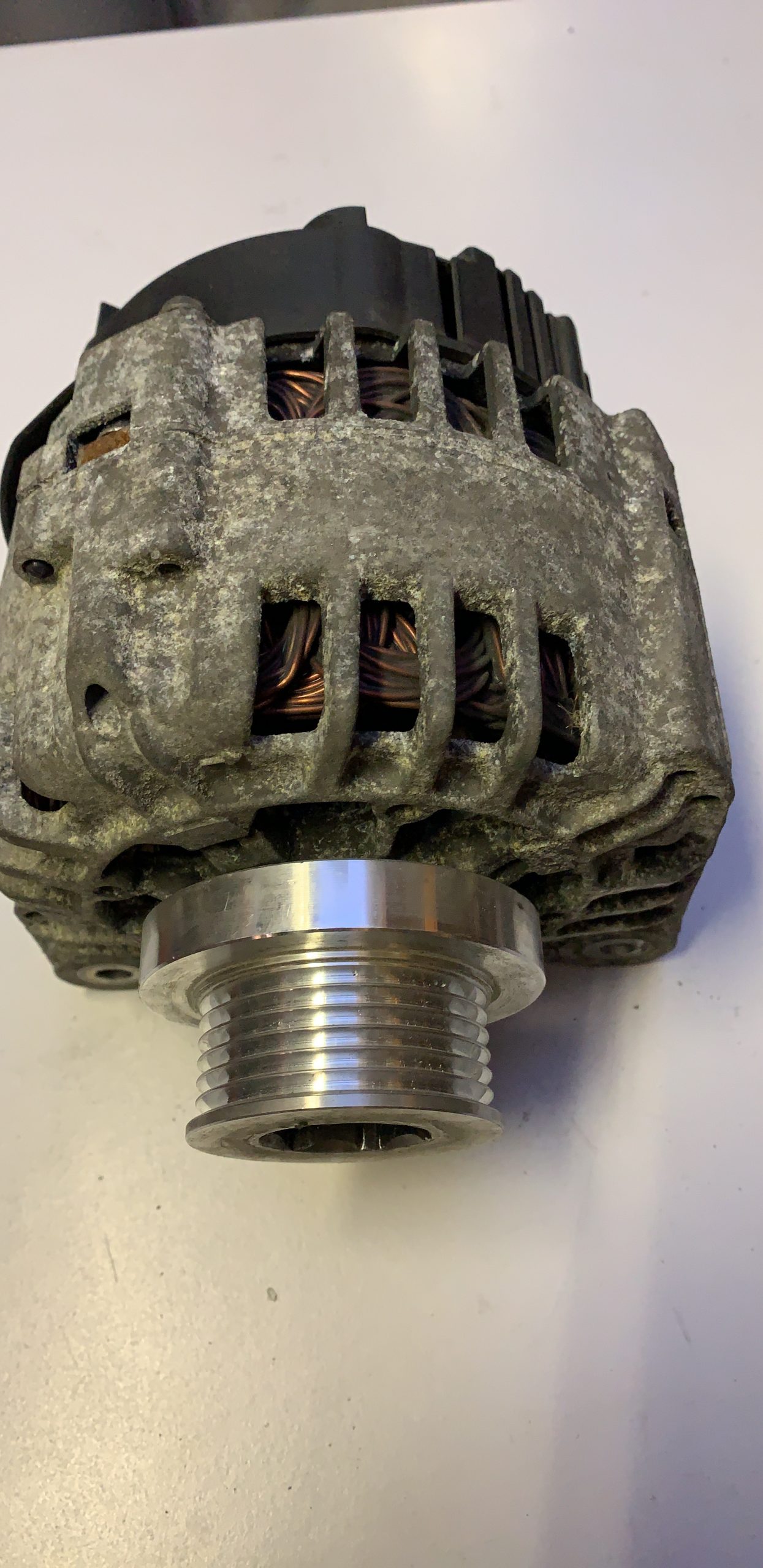 Alternator Dynamo lichtmaschine Valeo 8200022774