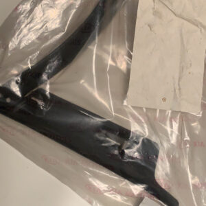 BRKT ASSY-FR BMPR SIDE RH (b17)